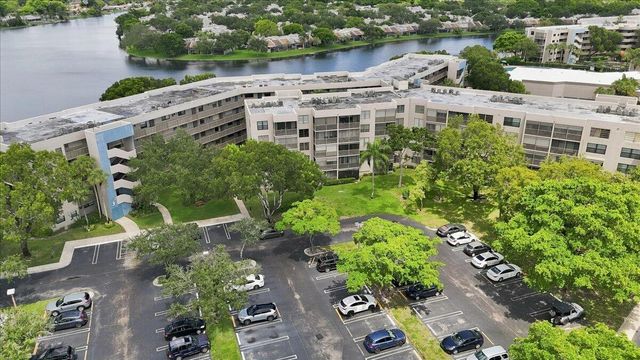 1100 COLONY POINT Circle 121, Pembroke Pines, FL 33026
