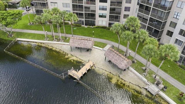 1100 COLONY POINT Circle 121, Pembroke Pines, FL 33026