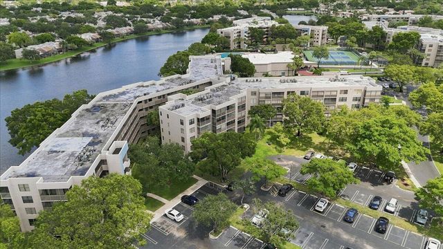 1100 COLONY POINT Circle 121, Pembroke Pines, FL 33026