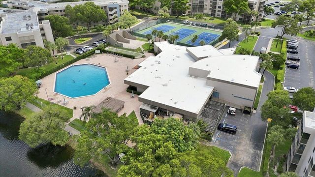1100 COLONY POINT Circle 121, Pembroke Pines, FL 33026