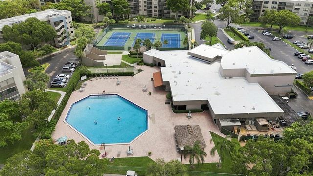 1100 COLONY POINT Circle 121, Pembroke Pines, FL 33026