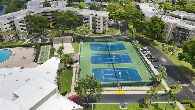 1100 COLONY POINT Circle 121, Pembroke Pines, FL 33026