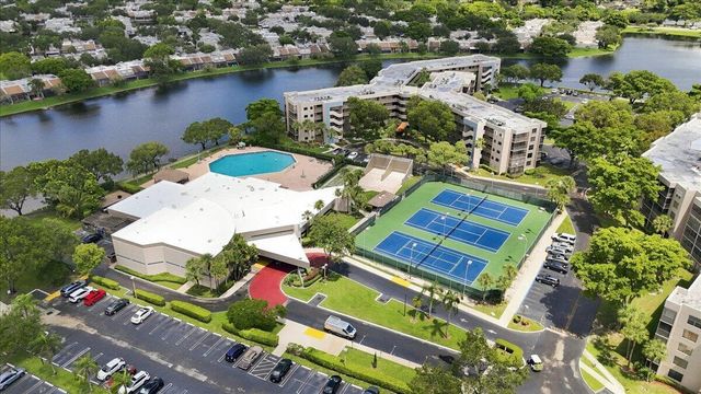1100 COLONY POINT Circle 121, Pembroke Pines, FL 33026
