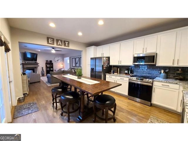 7521 Mounring Dove Way, Flowery Branch, GA 30542