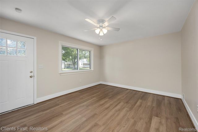 4993 Bedford Street, Dearborn Heights, MI 48125