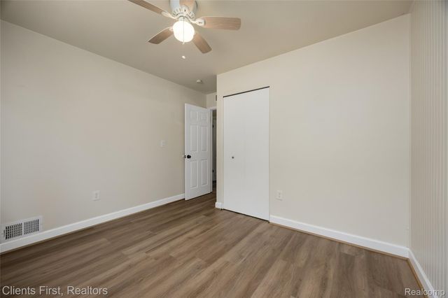 4993 Bedford Street, Dearborn Heights, MI 48125