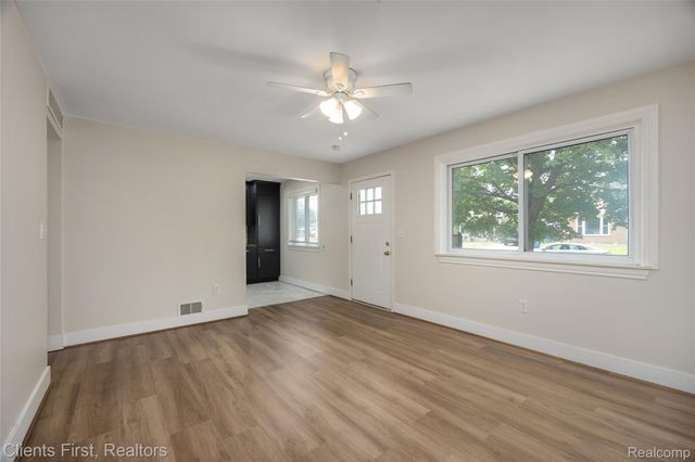 4993 Bedford Street, Dearborn Heights, MI 48125
