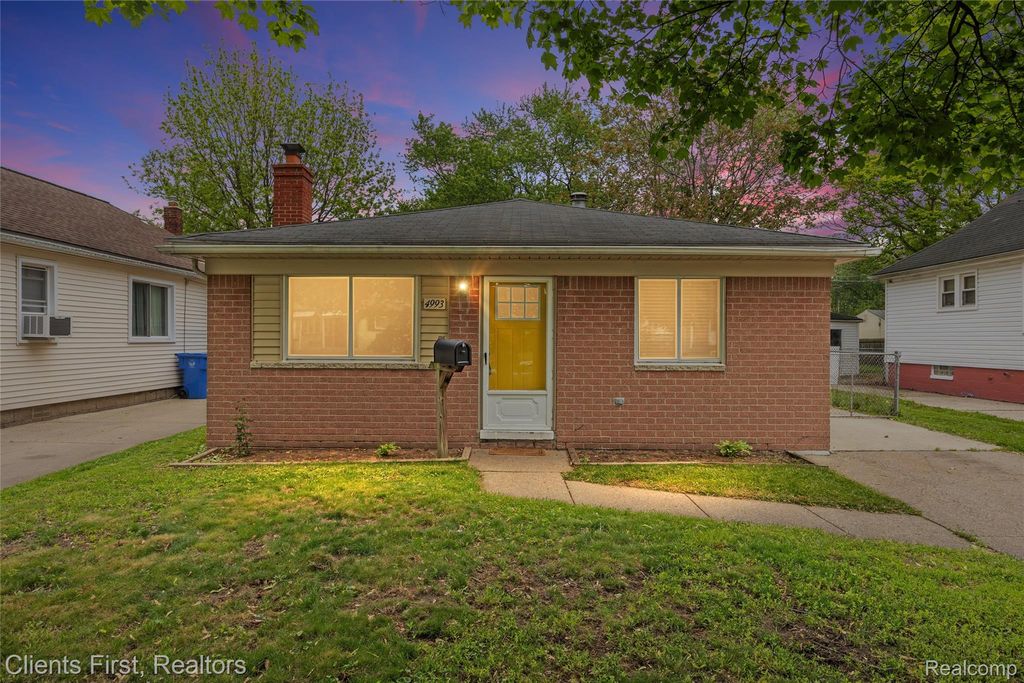 4993 Bedford Street, Dearborn Heights, MI 48125