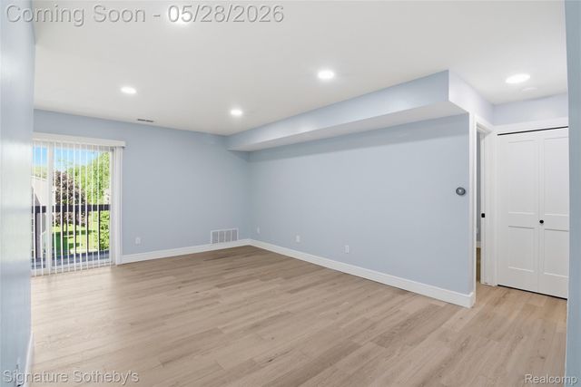 29850 W 12 Mile Road 512, Farmington Hills, MI 48334
