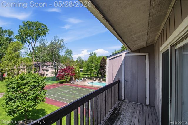 29850 W 12 Mile Road 512, Farmington Hills, MI 48334
