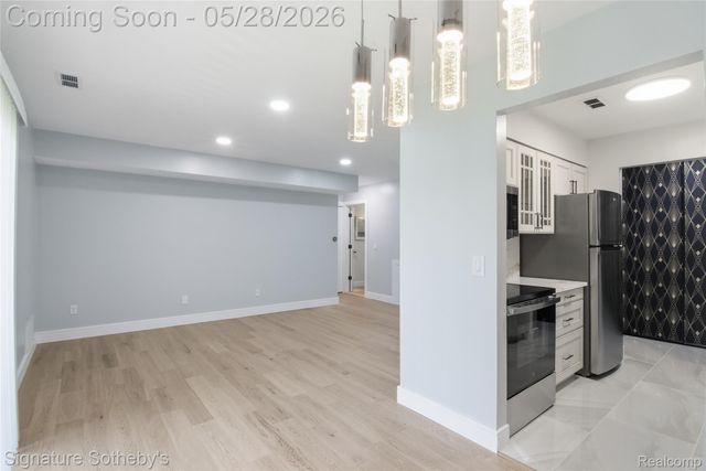 29850 W 12 Mile Road 512, Farmington Hills, MI 48334