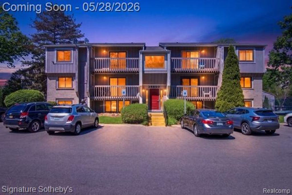 29850 W 12 Mile Road 512, Farmington Hills, MI 48334