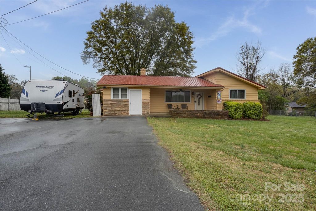 143 W College Street, Stanley, NC 28164