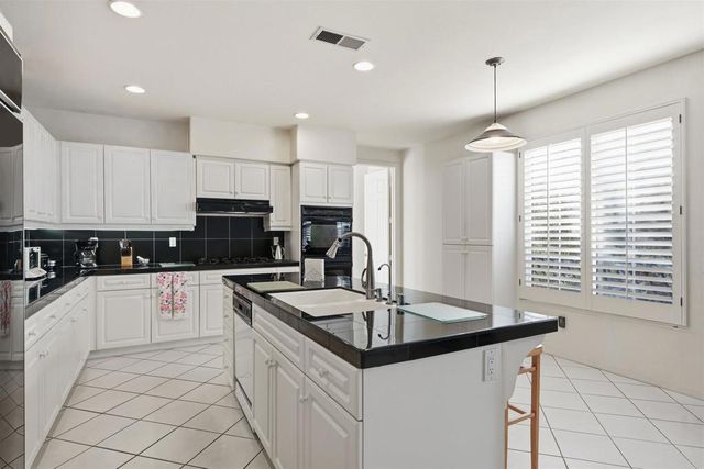 8010 Gilman Court, La Jolla, CA 92037