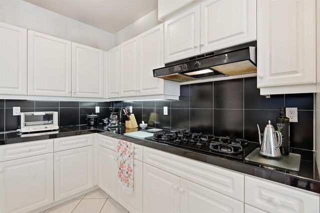 8010 Gilman Court, La Jolla, CA 92037