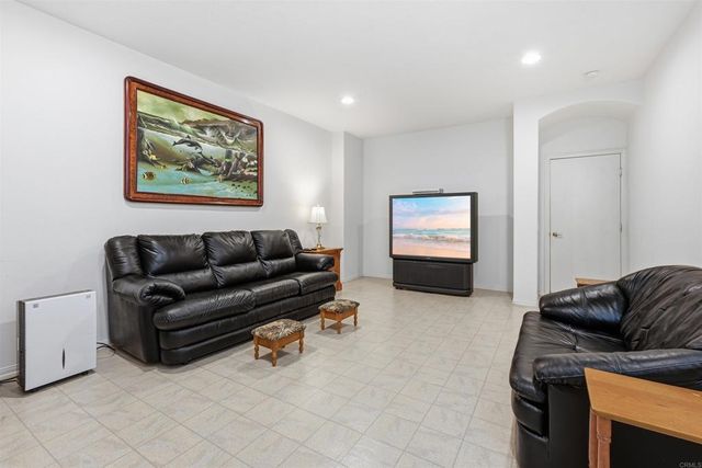 8010 Gilman Court, La Jolla, CA 92037