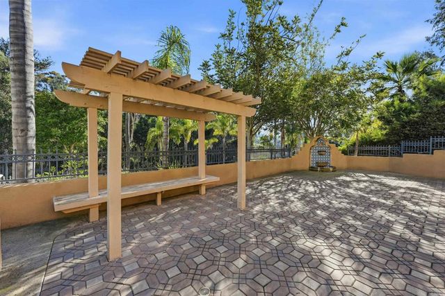 8010 Gilman Court, La Jolla, CA 92037