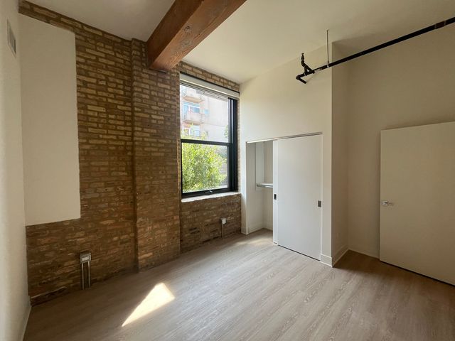 1040 W Huron Street 100, Chicago, IL 60642