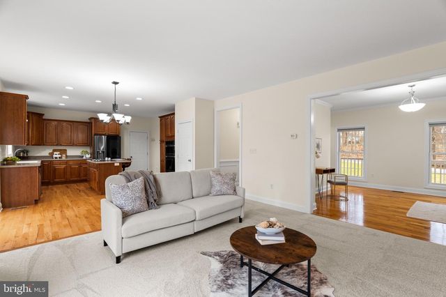 33 CAESAR RD, Harpers Ferry, WV 25425