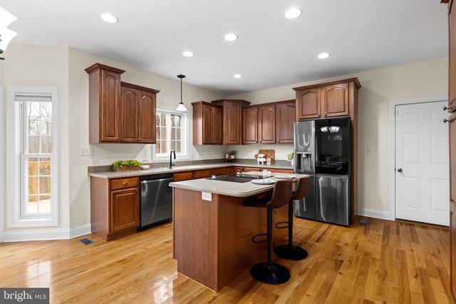 33 CAESAR RD, Harpers Ferry, WV 25425