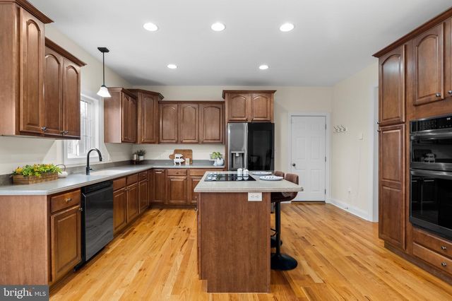 33 CAESAR RD, Harpers Ferry, WV 25425