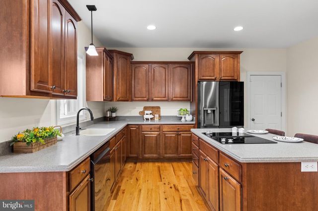 33 CAESAR RD, Harpers Ferry, WV 25425