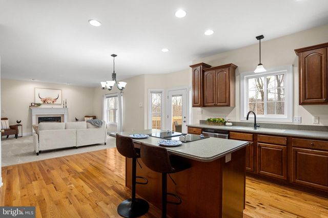 33 CAESAR RD, Harpers Ferry, WV 25425