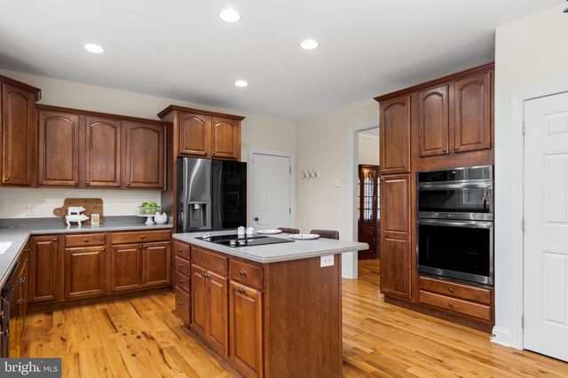33 CAESAR RD, Harpers Ferry, WV 25425