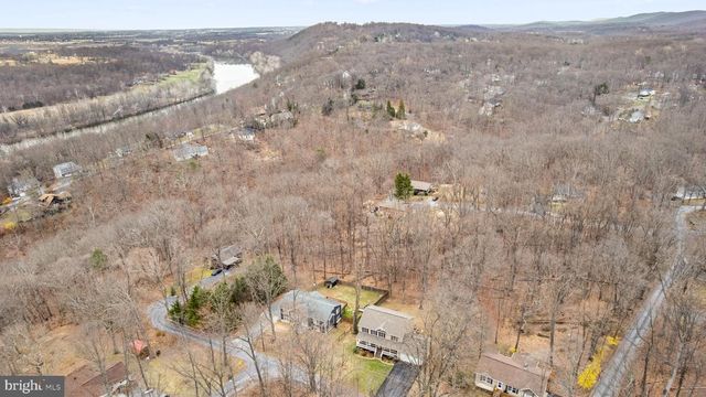 33 CAESAR RD, Harpers Ferry, WV 25425