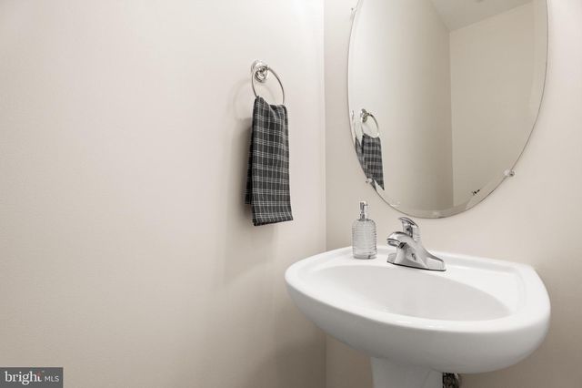 33 CAESAR RD, Harpers Ferry, WV 25425