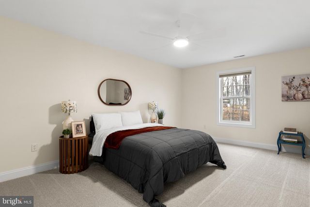 33 CAESAR RD, Harpers Ferry, WV 25425