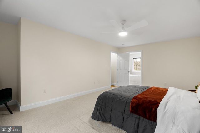 33 CAESAR RD, Harpers Ferry, WV 25425