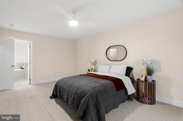 33 CAESAR RD, Harpers Ferry, WV 25425