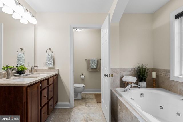 33 CAESAR RD, Harpers Ferry, WV 25425