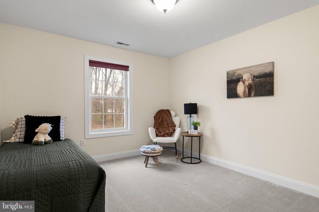 33 CAESAR RD, Harpers Ferry, WV 25425