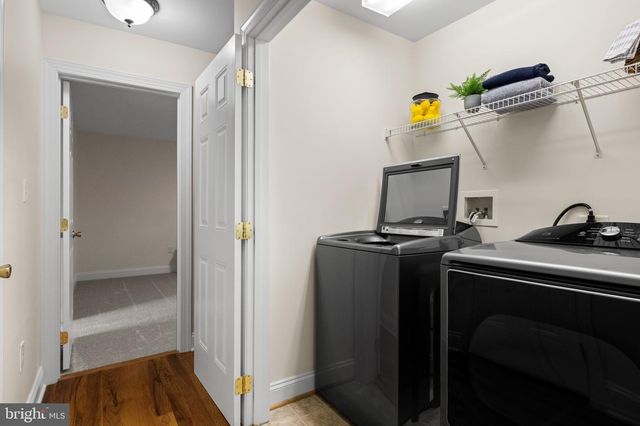 33 CAESAR RD, Harpers Ferry, WV 25425