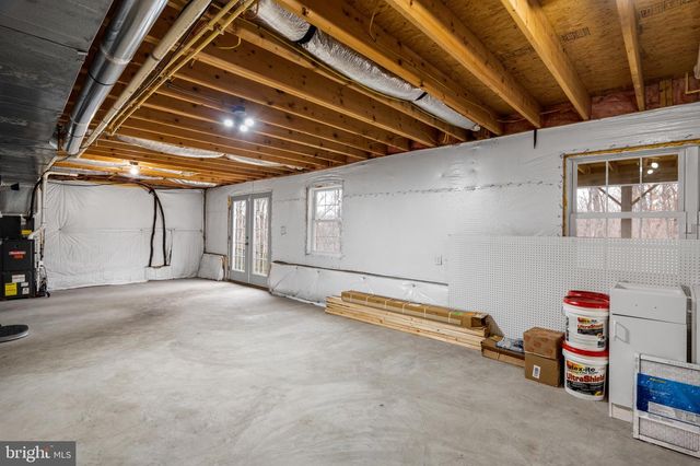 33 CAESAR RD, Harpers Ferry, WV 25425