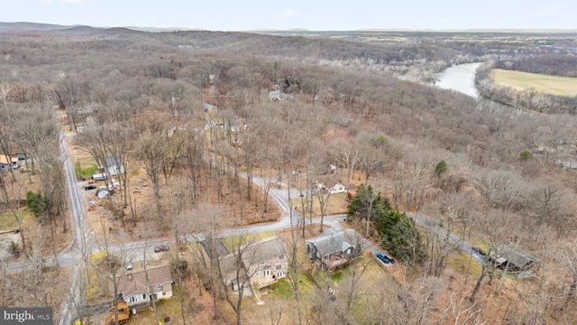 33 CAESAR RD, Harpers Ferry, WV 25425