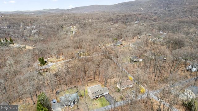 33 CAESAR RD, Harpers Ferry, WV 25425
