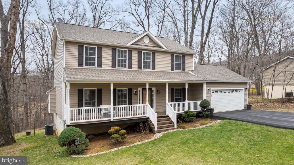 33 CAESAR RD, Harpers Ferry, WV 25425