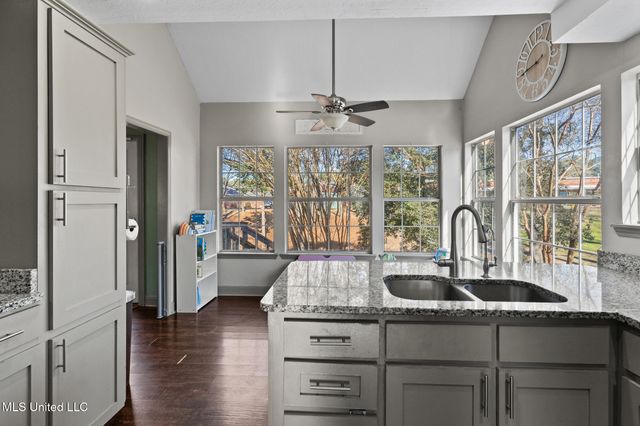 50 Leaf Lane, Hattiesburg, MS 39402