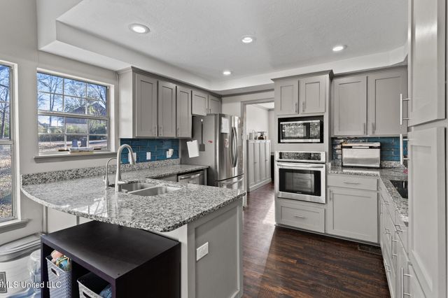 50 Leaf Lane, Hattiesburg, MS 39402