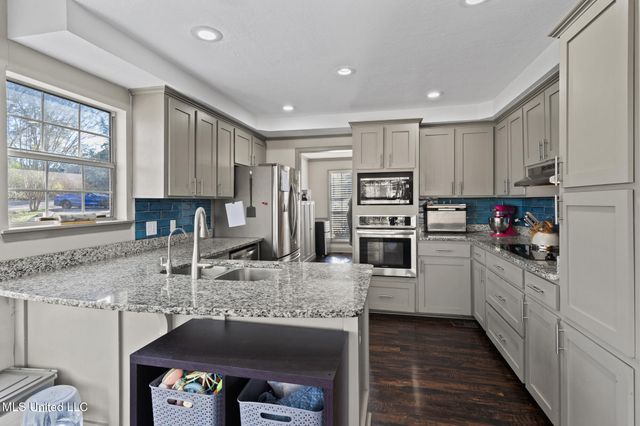 50 Leaf Lane, Hattiesburg, MS 39402