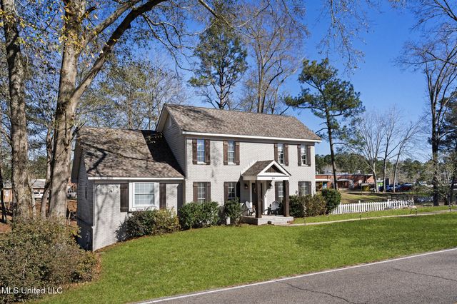 50 Leaf Lane, Hattiesburg, MS 39402