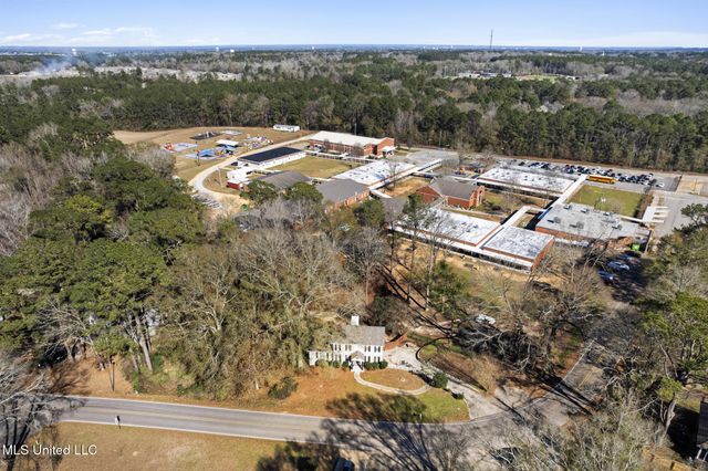 50 Leaf Lane, Hattiesburg, MS 39402