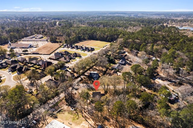 50 Leaf Lane, Hattiesburg, MS 39402