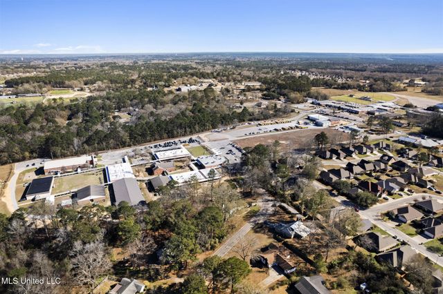 50 Leaf Lane, Hattiesburg, MS 39402