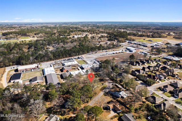 50 Leaf Lane, Hattiesburg, MS 39402