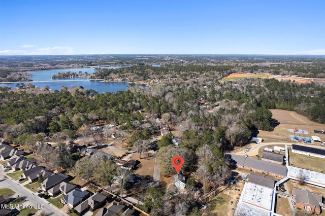 50 Leaf Lane, Hattiesburg, MS 39402