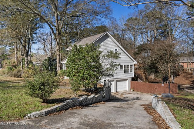 50 Leaf Lane, Hattiesburg, MS 39402